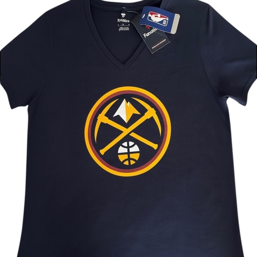 NWT Fanatics Denver Nuggets Nikola Jokic V-Neck T-Shirt Large Navy Blue Graphic